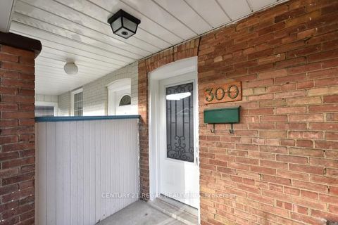 Photo 10 at 300 Montrose Avenue, Little Italy, Toronto