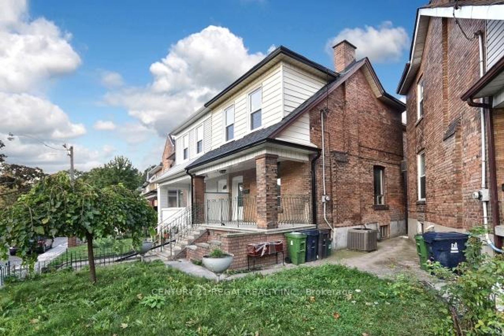 300 Montrose Avenue, Little Italy, Toronto 