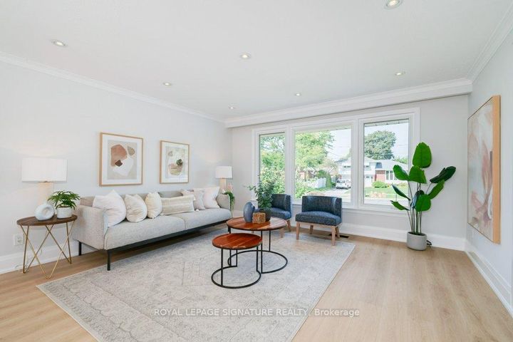 Photo 2 at 47 SWEENEY Drive, Victoria Village, Toronto