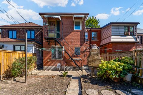 Photo 17 at 432 Crawford St Street, Little Italy, Toronto