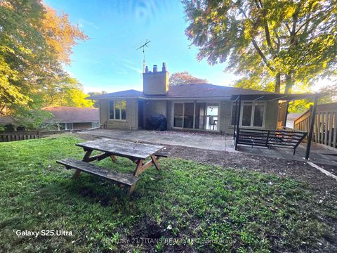 Photo 2 at 72 Felicity Drive, Woburn, Toronto