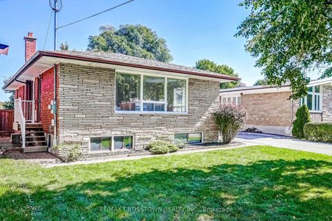 Photo 2 at 38 Dignam Court, Bendale, Toronto