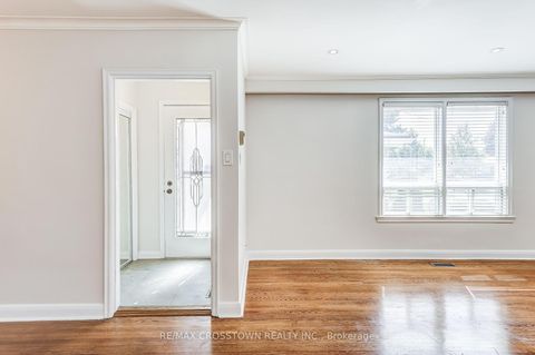 Photo 6 at 38 Dignam Court, Bendale, Toronto