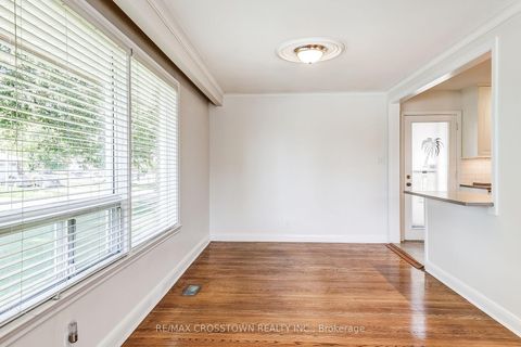 Photo 10 at 38 Dignam Court, Bendale, Toronto