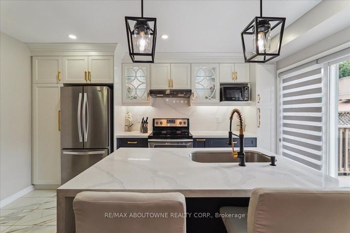 Photo 2 at 248 Albright Road, Fletcher's Creek Village, Brampton