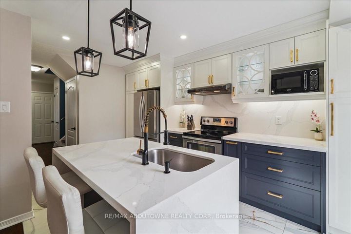 Photo 7 at 248 Albright Road, Fletcher's Creek Village, Brampton
