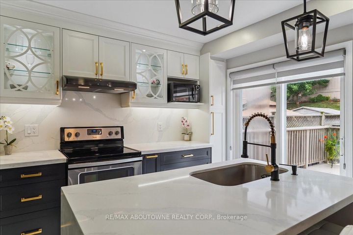 Photo 10 at 248 Albright Road, Fletcher's Creek Village, Brampton