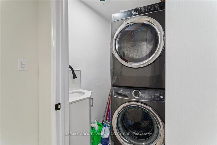 Photo 22 at 248 Albright Road, Fletcher's Creek Village, Brampton