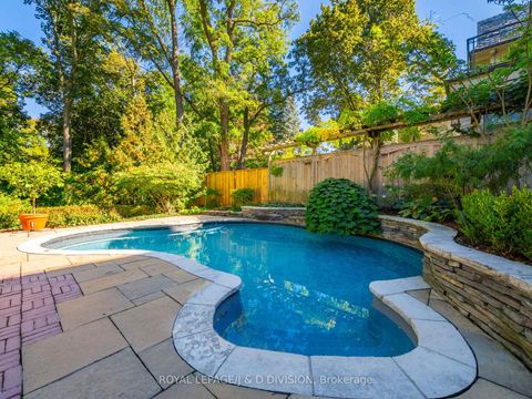 Photo 4 at 11 Cortleigh Crescent, Lawrence Park South, Toronto