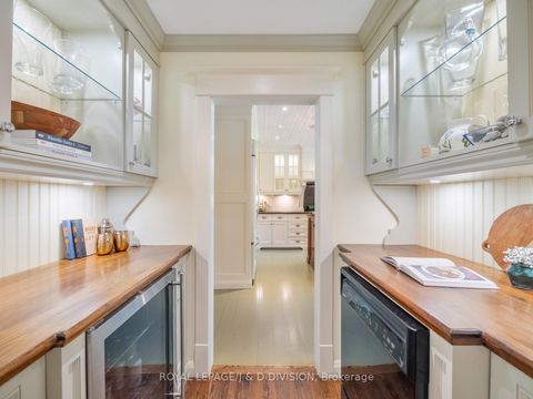 Photo 11 at 11 Cortleigh Crescent, Lawrence Park South, Toronto