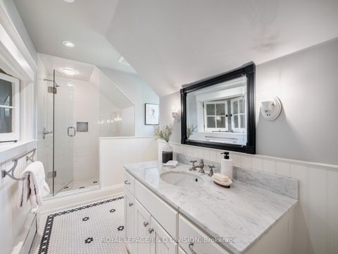 Photo 27 at 11 Cortleigh Crescent, Lawrence Park South, Toronto