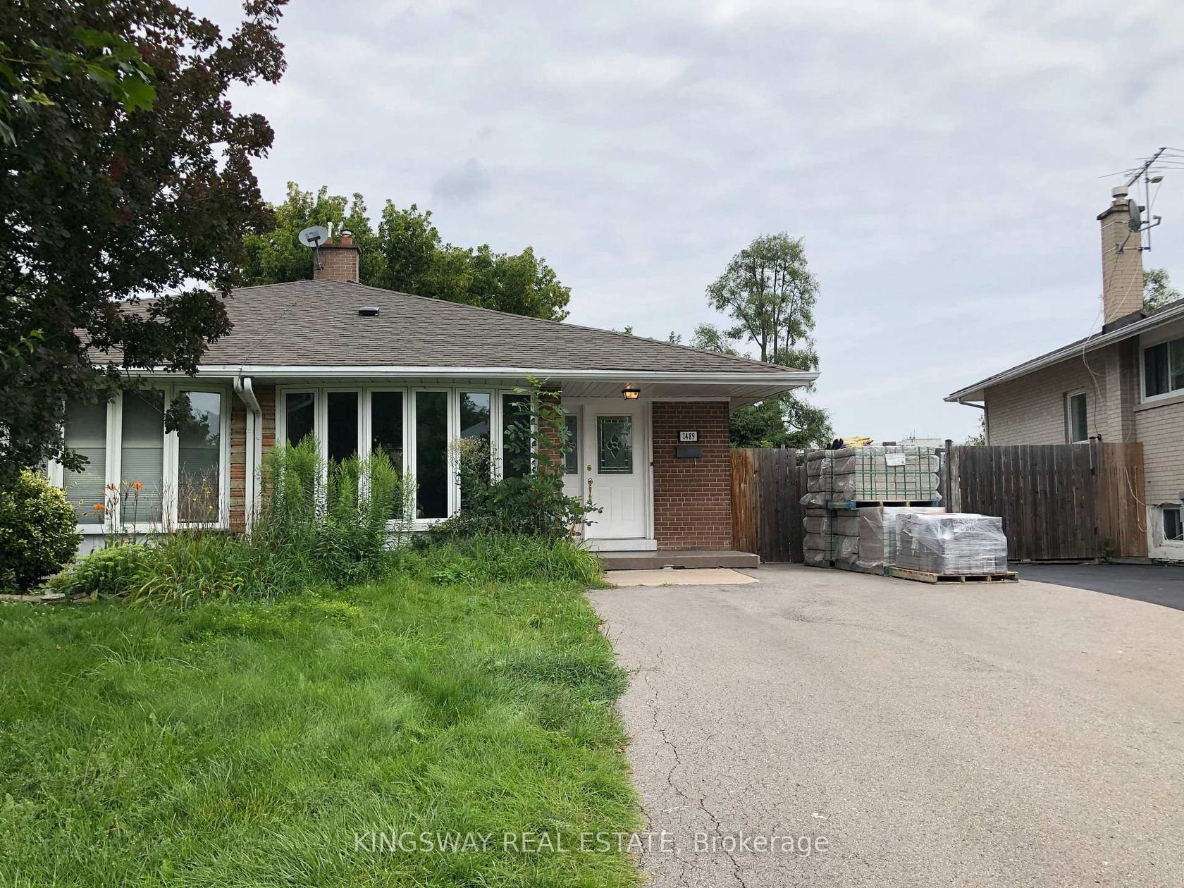 1489 Sandgate Crescent, Clarkson, Mississauga by Loree Meneguzzi Real Estate 1489 Sandgate Crescent, Clarkson, Mississauga