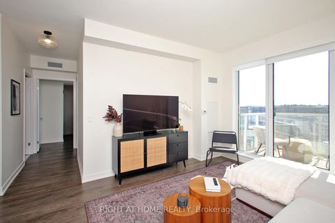 Photo 15 at 513 - 6 David Eyer Road, Rural Richmond Hill, Richmond Hill