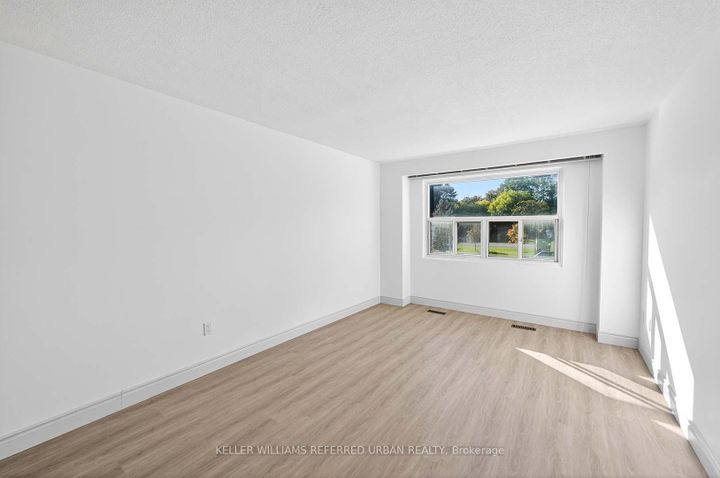 Photo 7 at 19 - 1050 Shawnmarr Road, Port Credit, Mississauga