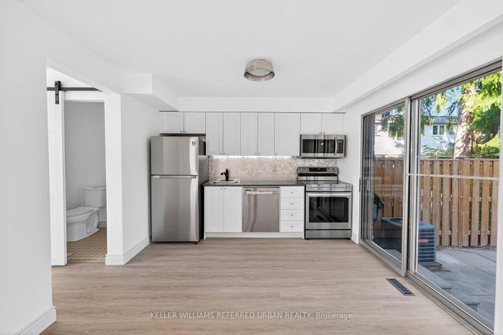 Photo 11 at 19 - 1050 Shawnmarr Road, Port Credit, Mississauga