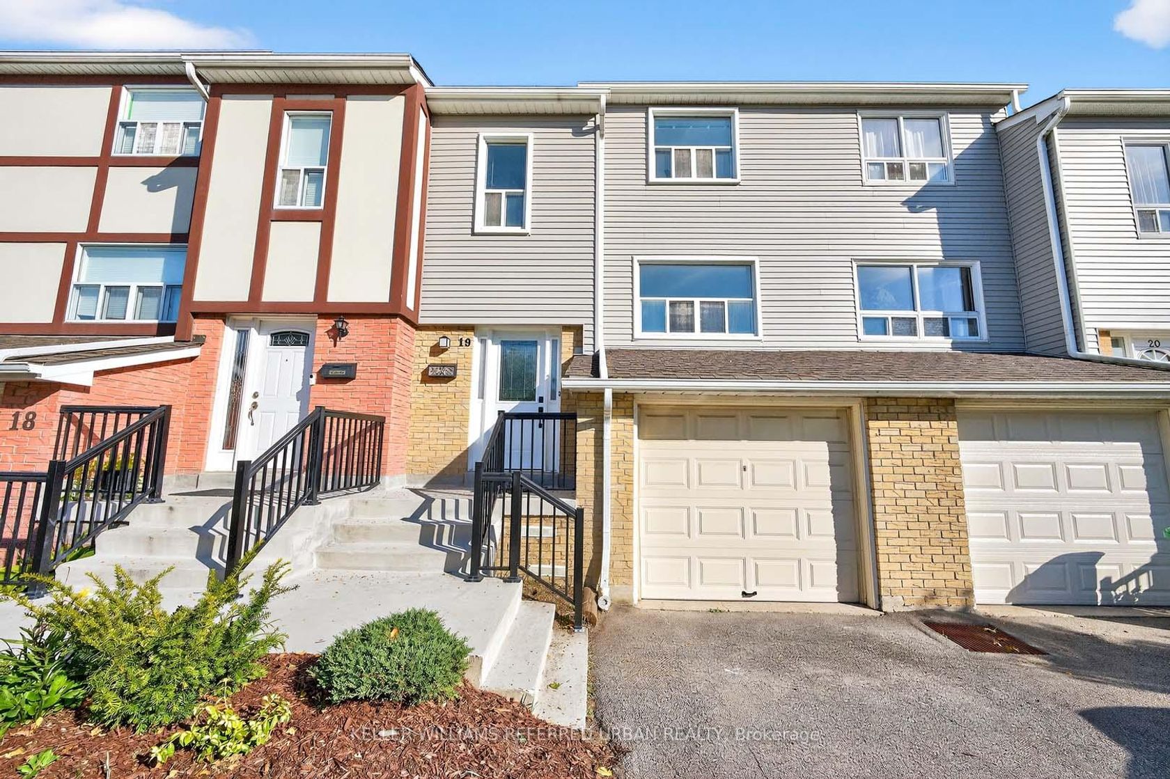 19 - 1050 Shawnmarr Road, Port Credit, Mississauga 2