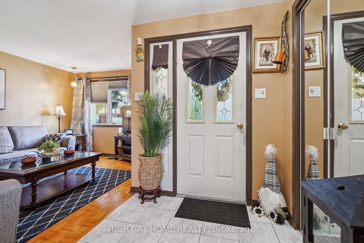 Photo 3 at 165 Locksley Avenue, Belgravia, Toronto