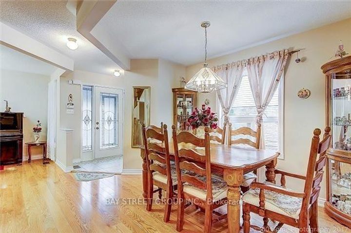 Photo 2 at 2870 Westbury Court, Central Erin Mills, Mississauga
