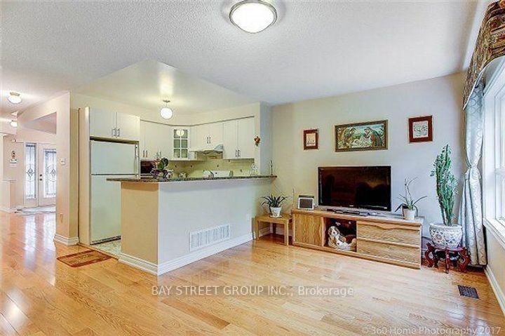 Photo 3 at 2870 Westbury Court, Central Erin Mills, Mississauga