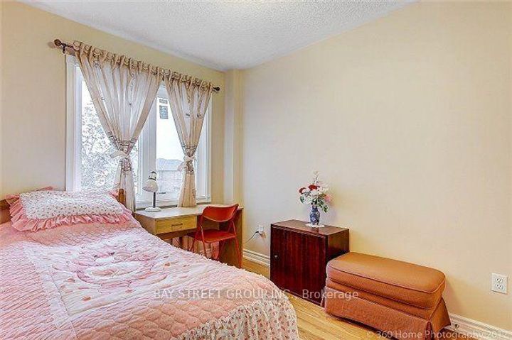 Photo 11 at 2870 Westbury Court, Central Erin Mills, Mississauga