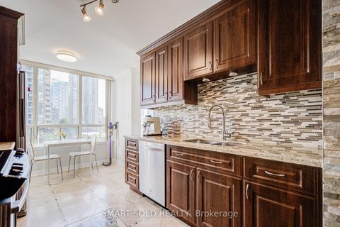 Photo 8 at 516 - 7 Bishop Avenue, Newtonbrook East, Toronto