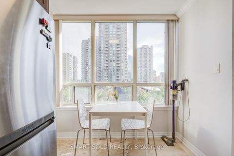 Photo 13 at 516 - 7 Bishop Avenue, Newtonbrook East, Toronto