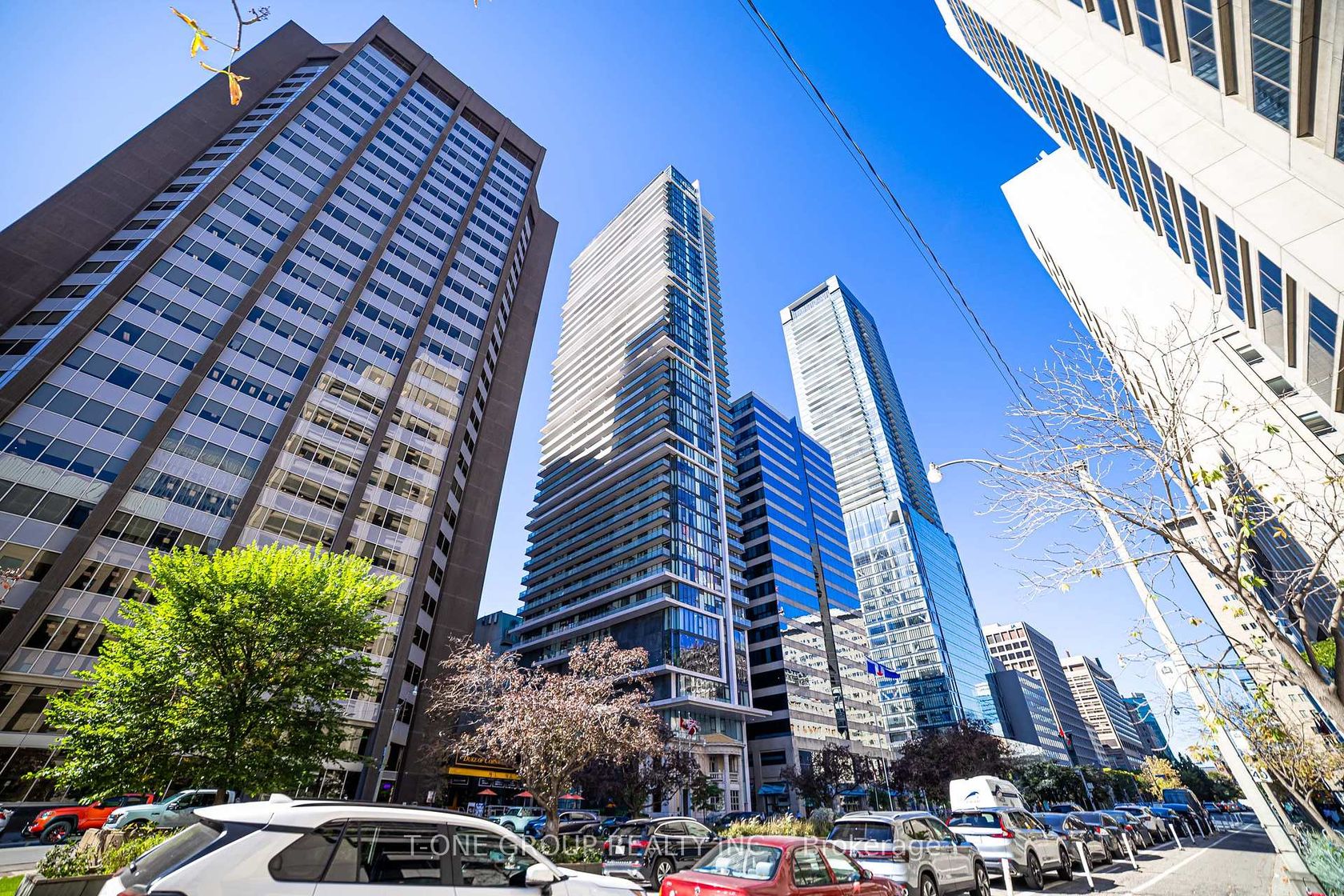 1705 - 426 University Avenue, Chinatown, Toronto 