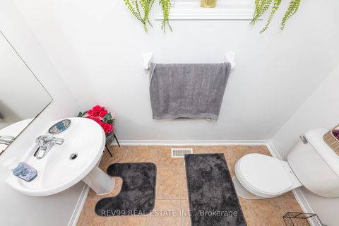 Photo 10 at 735 Brasswinds Trail, Pinecrest, Oshawa