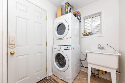 Photo 11 at 735 Brasswinds Trail, Pinecrest, Oshawa