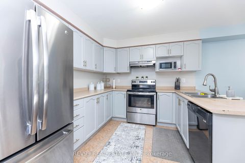 Photo 13 at 735 Brasswinds Trail, Pinecrest, Oshawa