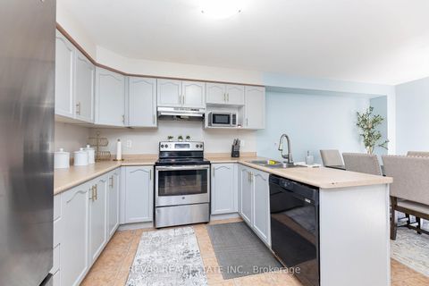 Photo 14 at 735 Brasswinds Trail, Pinecrest, Oshawa