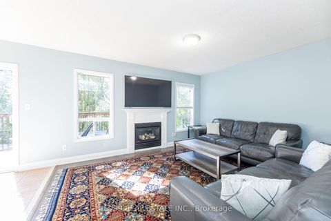 Photo 18 at 735 Brasswinds Trail, Pinecrest, Oshawa