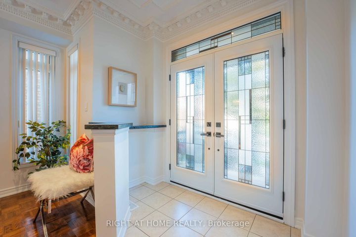 Photo 3 at 86 Dewpoint Road, Patterson, Vaughan