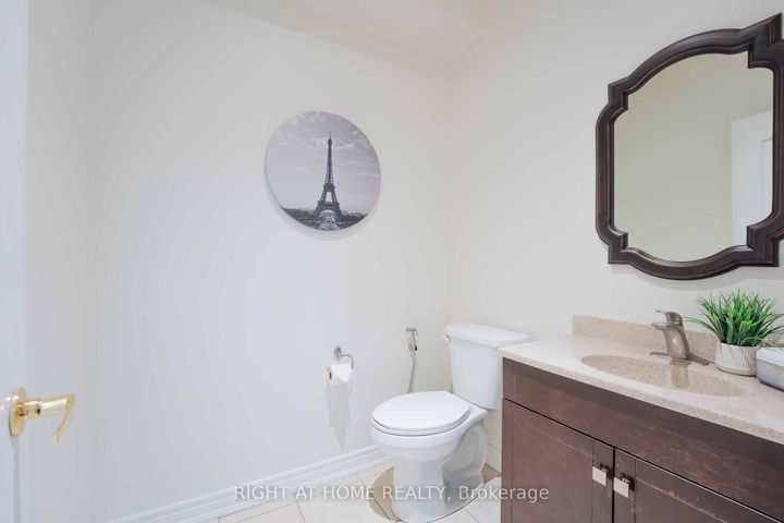 Photo 13 at 86 Dewpoint Road, Patterson, Vaughan