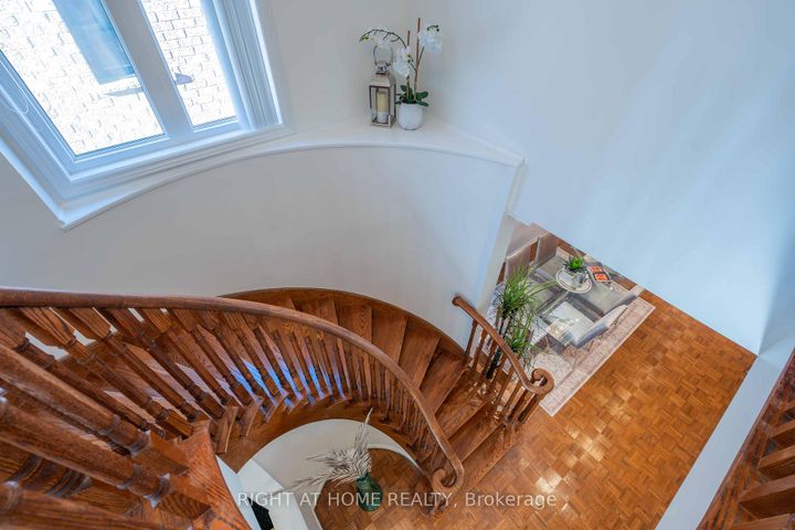 Photo 14 at 86 Dewpoint Road, Patterson, Vaughan