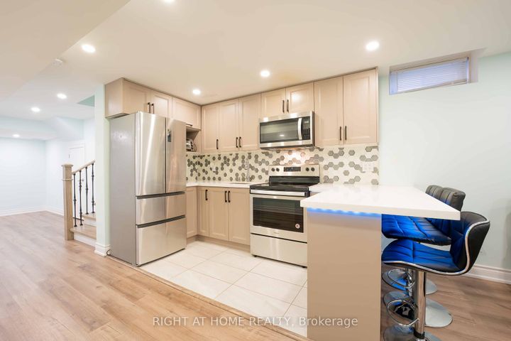 Photo 27 at 86 Dewpoint Road, Patterson, Vaughan