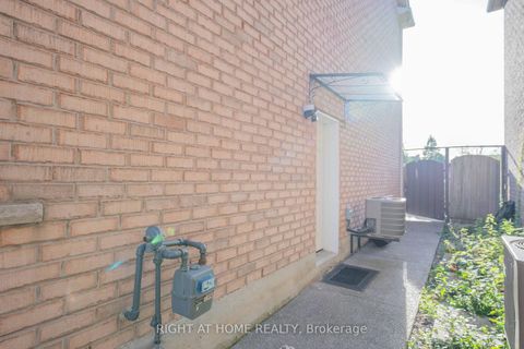 Photo 33 at 86 Dewpoint Road, Patterson, Vaughan