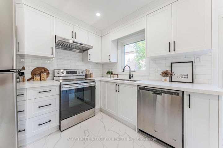 Photo 12 at 6847 Dillingwood Drive, Lisgar, Mississauga