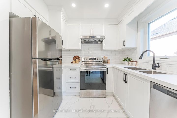 Photo 13 at 6847 Dillingwood Drive, Lisgar, Mississauga