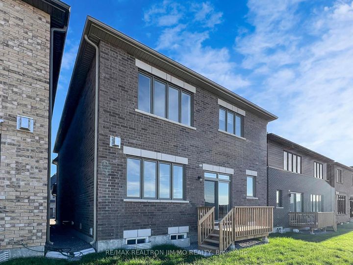 Photo 31 at 20 Nanhai Avenue, Angus Glen, Markham