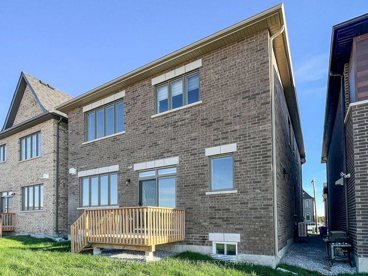 Photo 32 at 20 Nanhai Avenue, Angus Glen, Markham