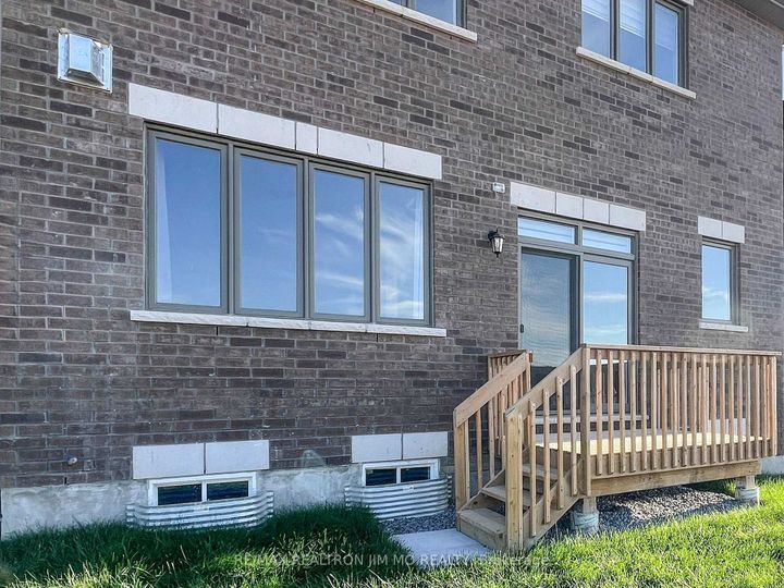 Photo 35 at 20 Nanhai Avenue, Angus Glen, Markham