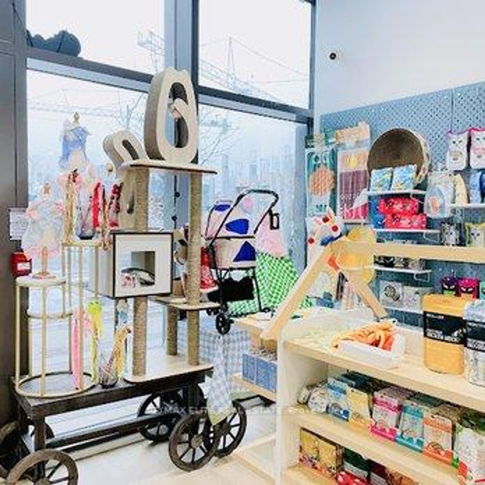 133 McMahon Drive, Bayview Village, Toronto photo number 2