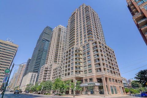 Photo 1 at 716 - 909 Bay Street, Bay Street Corridor, Toronto