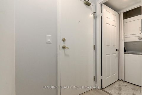 Photo 3 at 716 - 909 Bay Street, Bay Street Corridor, Toronto