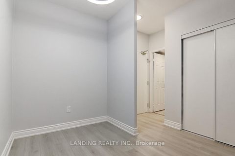 Photo 4 at 716 - 909 Bay Street, Bay Street Corridor, Toronto