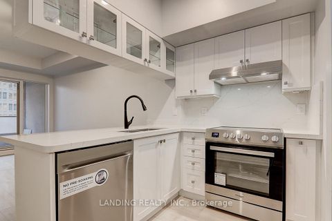 Photo 6 at 716 - 909 Bay Street, Bay Street Corridor, Toronto