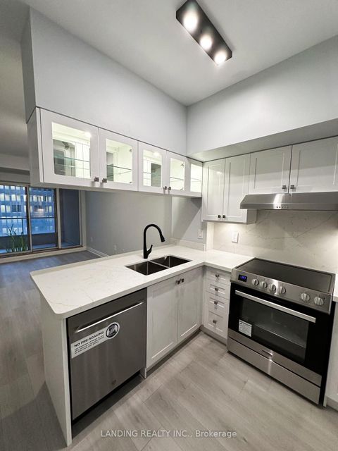 Photo 7 at 716 - 909 Bay Street, Bay Street Corridor, Toronto