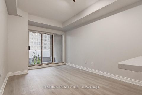 Photo 11 at 716 - 909 Bay Street, Bay Street Corridor, Toronto