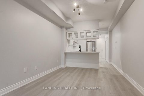 Photo 13 at 716 - 909 Bay Street, Bay Street Corridor, Toronto